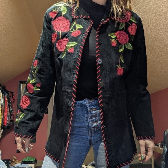 100% leather suede jacket with whip stitching and rose embellishments - Picture 8 of 10
